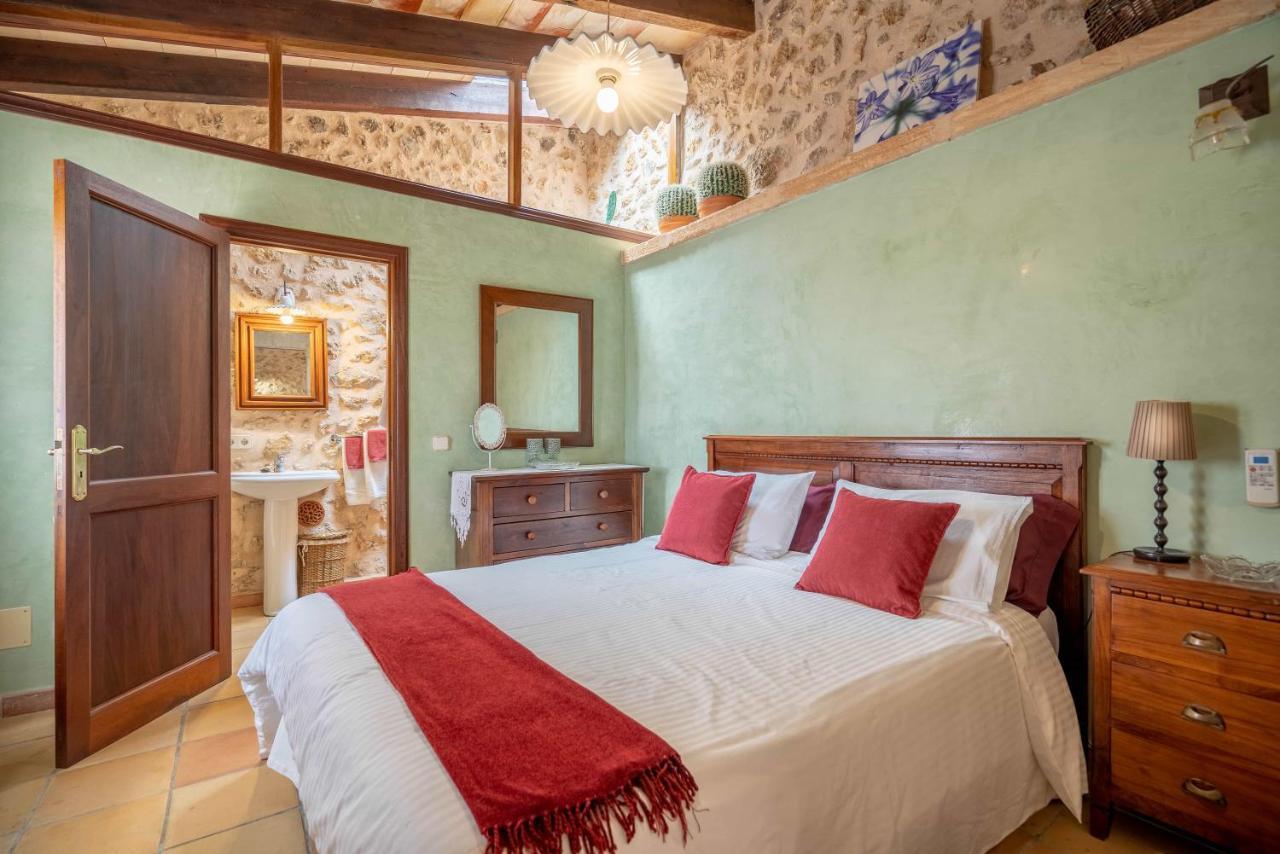 CAN PULIT - finca romántica para 2 con piscina y vistas en Selva  Exterior foto